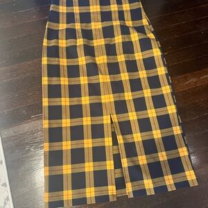 Top shop stretch pencil skirt 

Size 8